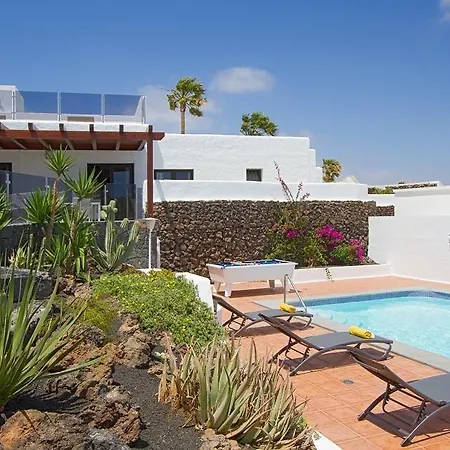 Puerto Del Carmen Sleeps 8 Pool Wifi Villa Puerto del Carmen (Lanzarote)