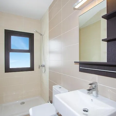 Villa Puerto Del Carmen Sleeps 8 Pool Wifi *